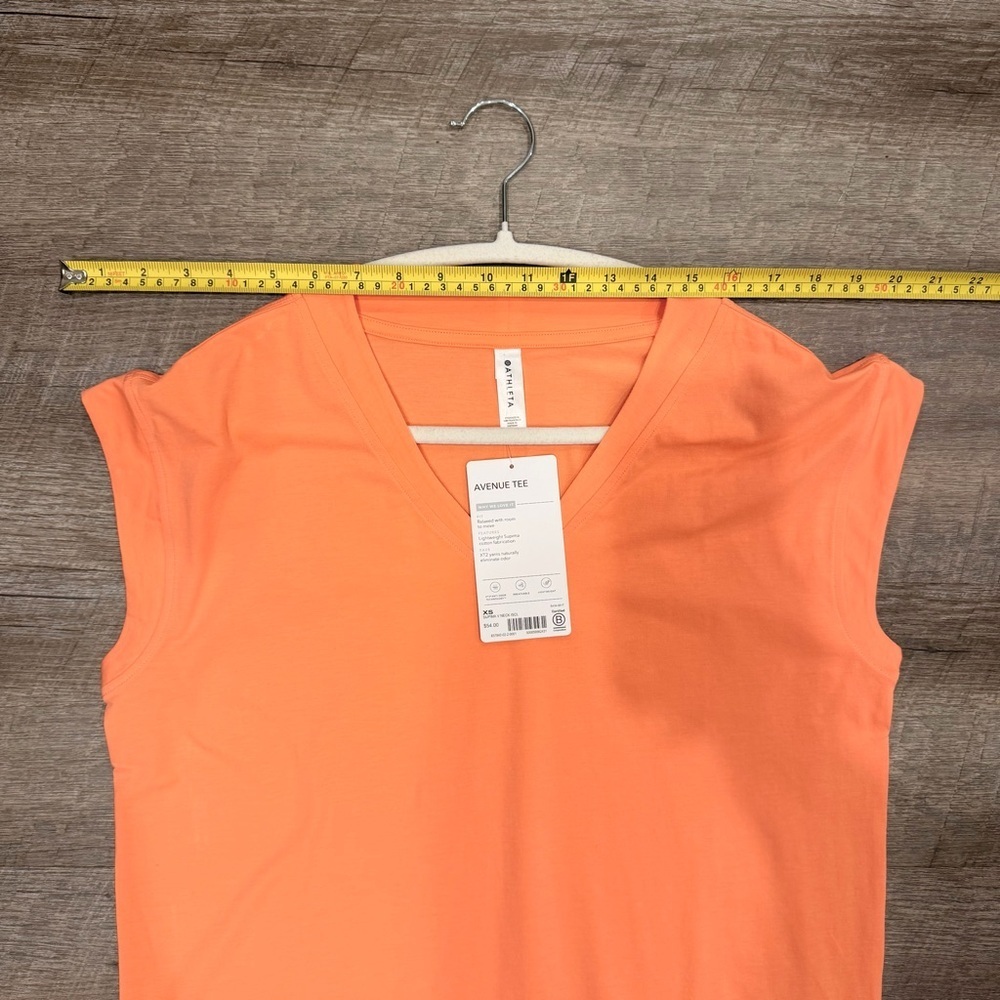 New Athleta Avenue Athleasure Tee XS Coral Walking Running Gorpcore Sporty - Picture 6 of 7